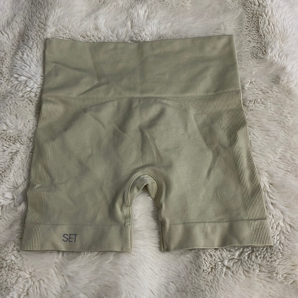 NEVER WORN set active sculpt flex biker shorts